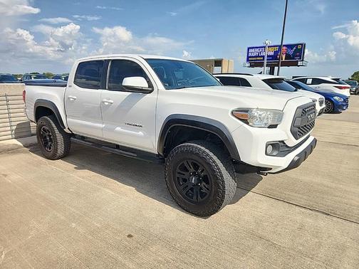 Super White 2019 Toyota Tacoma SR5