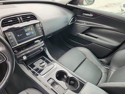 2017 Jaguar XE 25t