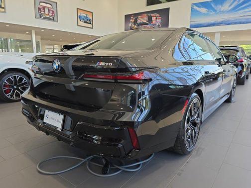2025 BMW i7 M70