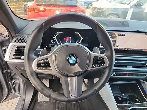 2025 BMW X6 xDrive40i