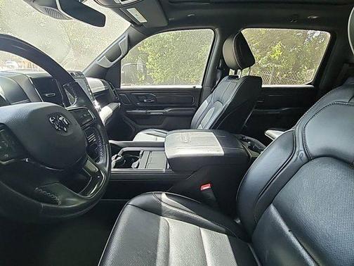 Diamond Black Crystal Pearlcoat 2022 RAM 1500 Limited