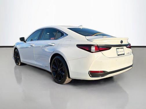 2022 Lexus ES 300h F SPORT