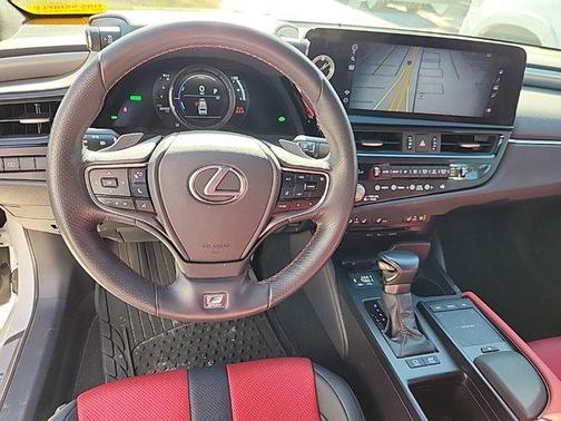 2022 Lexus ES 300h F SPORT