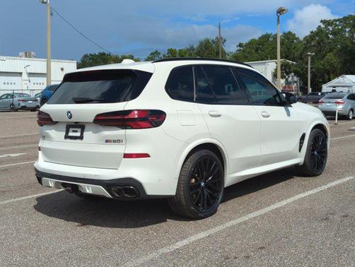 2024 BMW X5 M60i