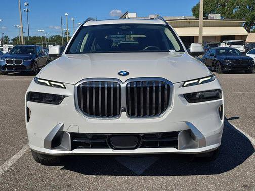 2025 BMW X7 xDrive40i