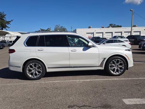 2025 BMW X7 xDrive40i