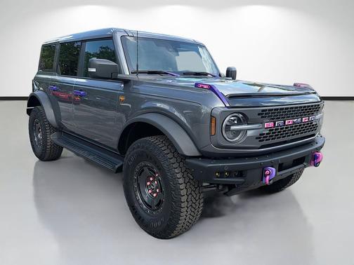 CARBONIZED GRAY METALLIC 2025 Ford Bronco Badlands