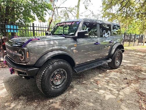 CARBONIZED GRAY METALLIC 2025 Ford Bronco Badlands
