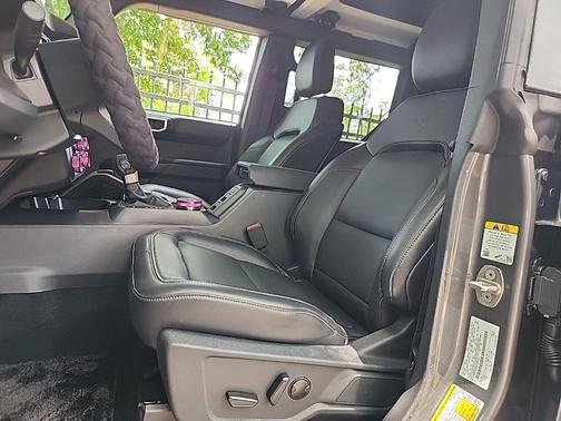 CARBONIZED GRAY METALLIC 2025 Ford Bronco Badlands