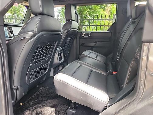 CARBONIZED GRAY METALLIC 2025 Ford Bronco Badlands