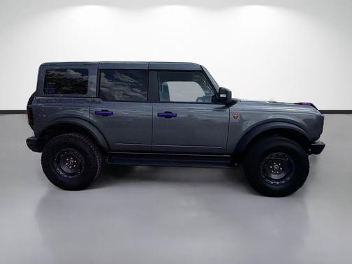 CARBONIZED GRAY METALLIC 2025 Ford Bronco Badlands