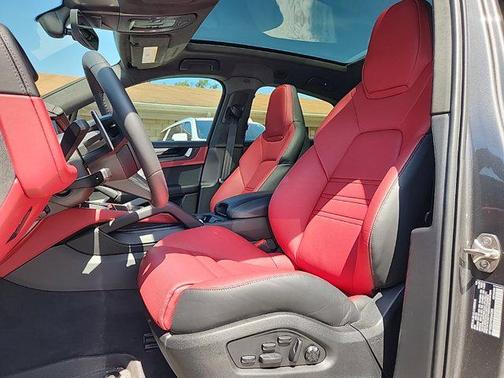 2025 Porsche Cayenne GTS