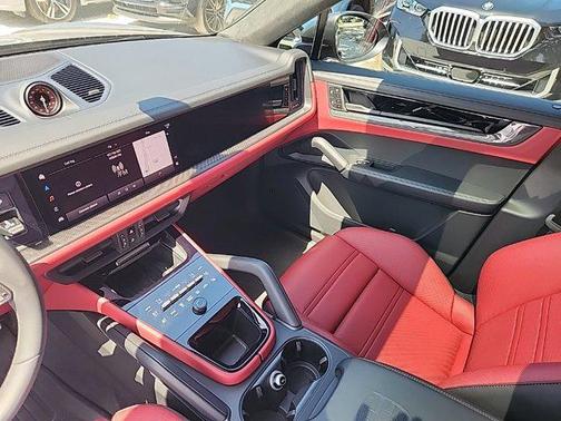 2025 Porsche Cayenne GTS