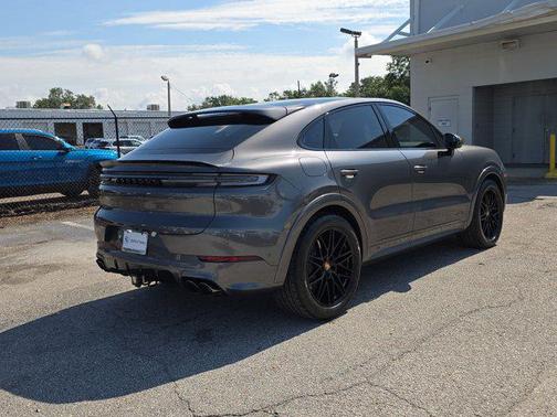 2025 Porsche Cayenne GTS