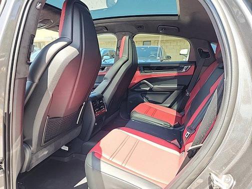 2025 Porsche Cayenne GTS