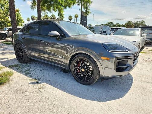 2025 Porsche Cayenne GTS