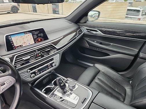 2019 BMW 740 740i