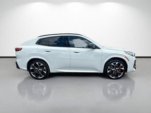 Alpine White 2026 BMW X2 xDrive28i