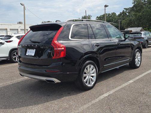 2017 Volvo XC90 T6 Momentum