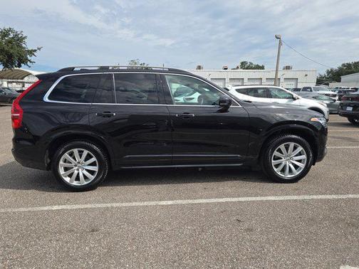 2017 Volvo XC90 T6 Momentum