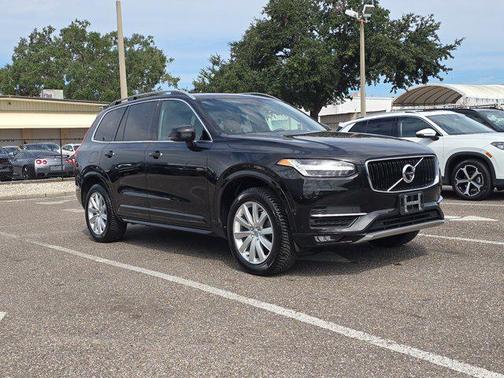 2017 Volvo XC90 T6 Momentum