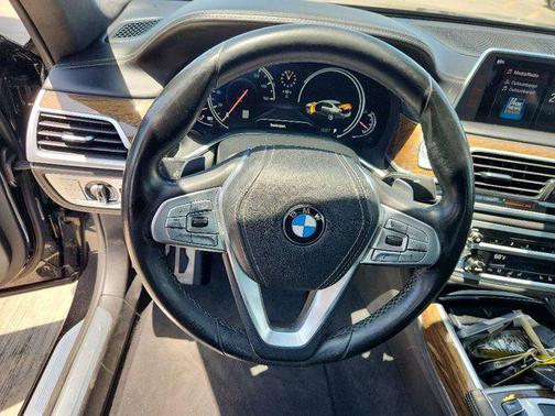 Black Sapphire Metallic 2019 BMW 750 i xDrive