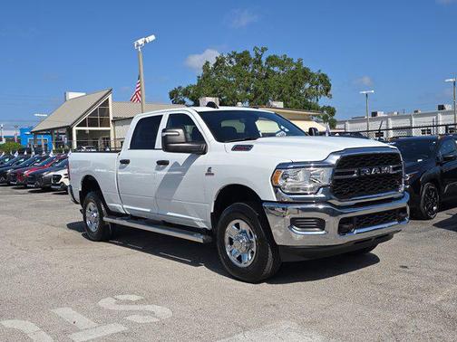 2024 RAM 2500 Tradesman Crew Cab 4x4 6'4' Box
