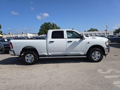 2024 RAM 2500 Tradesman Crew Cab 4x4 6'4' Box