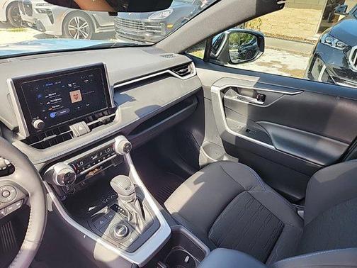2024 Toyota RAV4 Hybrid SE