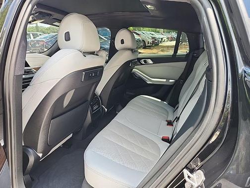 Black Sapphire Metallic 2023 BMW X6 xDrive40i