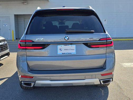 2025 BMW X7 xDrive40i