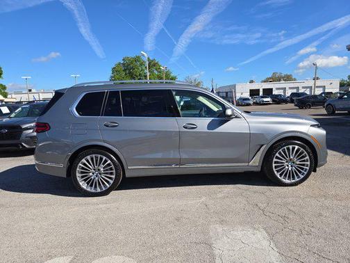 2025 BMW X7 xDrive40i