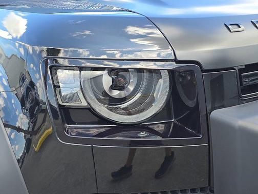 2023 Land Rover Defender 130 SE