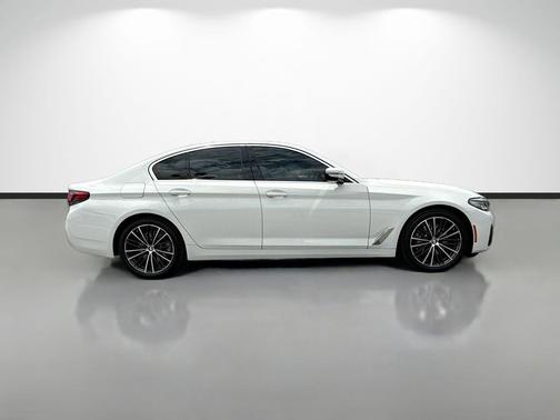 Alpine White 2022 BMW 530 i