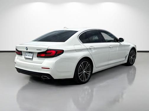 Alpine White 2022 BMW 530 i