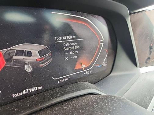 Mineral White Metallic 2022 BMW X7 xDrive40i