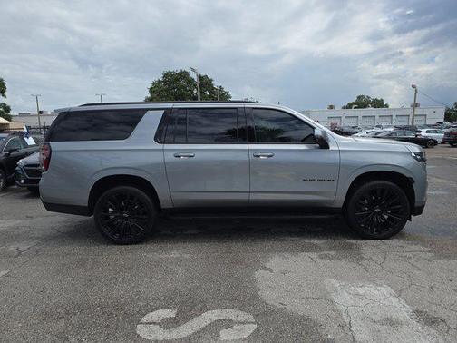 2024 Chevrolet Suburban RST