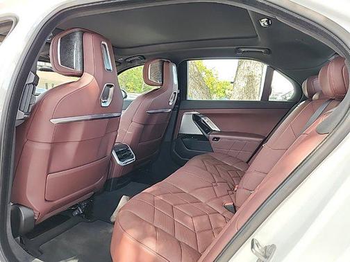 2023 BMW 740 i