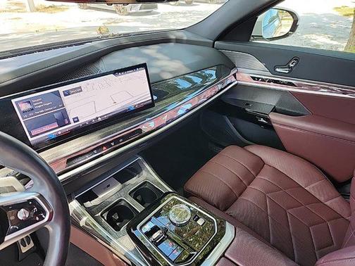 2023 BMW 740 i