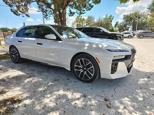2023 BMW 740 i
