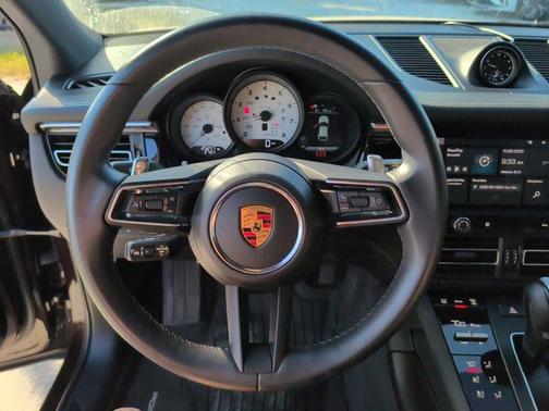2023 Porsche Macan Premium Plus