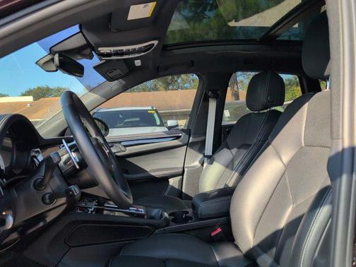 2023 Porsche Macan Premium Plus