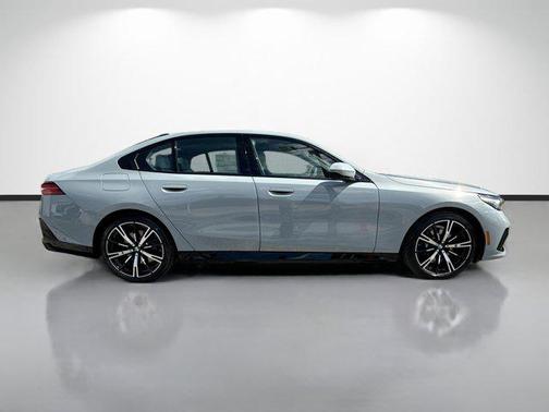 Brooklyn Grey Metallic 2027 BMW 530 i xDrive