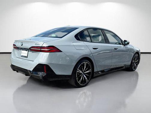 Brooklyn Grey Metallic 2027 BMW 530 i xDrive