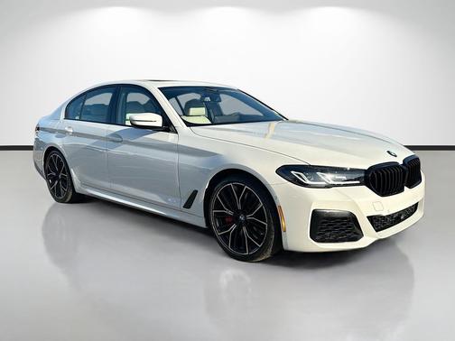 Alpine White 2023 BMW 540 i
