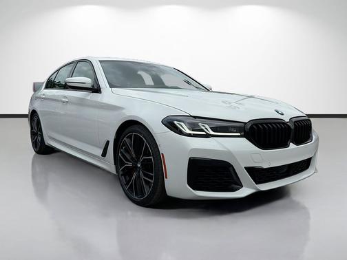 Alpine White 2023 BMW 540 i