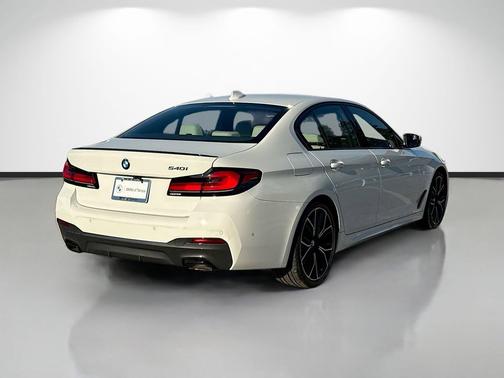 Alpine White 2023 BMW 540 i