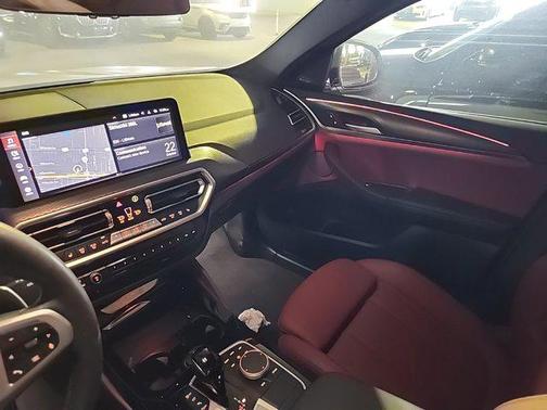 2025 BMW X4 xDrive30i
