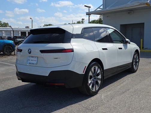 2025 BMW iX xDrive50