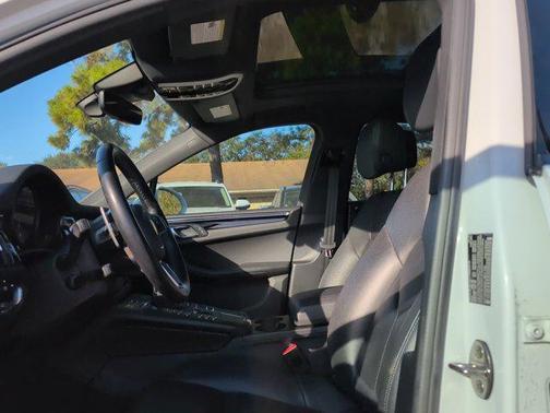 2020 Porsche Macan Base